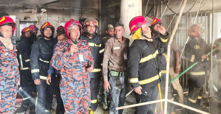 শাহবাগে বিএমইউয়ে আগুন, ফায়ার সার্ভিসের চেষ্টায় নিয়ন্ত্রণে